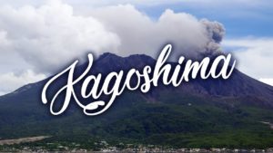 Un-volcan-qui-fume-et-lîle-de-Princesse-Mononoke-Kagoshima